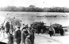 Советские войска переправляются через реку Тисса на будапештском направлении